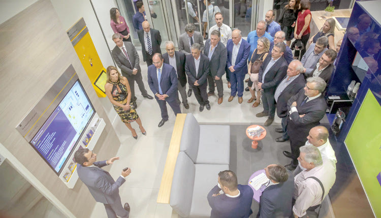 ΤΡΑΠΕΖΑ ΠΕΙΡΑΙΩΣ: Ξενάγηση πραγματοποιήθηκε στο e-brunch αμέσως μετά τα εγκαίνια