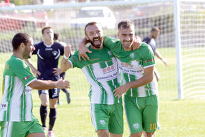 Οι παίκτες του Γιούχτα πανηγυρίζουν το γκολ του Κουσίδη