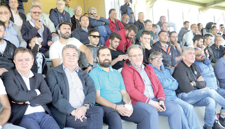 Την αναμέτρηση Γιούχτα -Ιωνικού παρακολούθησε και ο περιφερειάρχης Κρήτης Σταύρος Αρναουτάκης