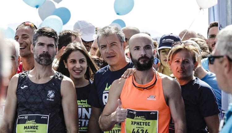 και ο ο επικεφαλής του κόμματος «Το Ποτάμι» Σταύρος Θεοδωράκης στον Ημιμαραθώνιο Κρήτης