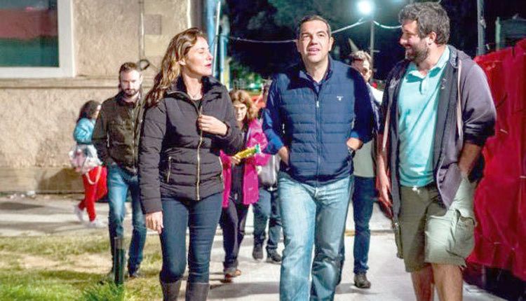 Άνετος και χαλαρός ο πρωθυπουργός Αλέξης Τσίπρας με τη σύντροφό του Περιστέρα βρέθηκαν την τελευταία ημέρα του φεστιβάλ “Σπούτνικ” στο Άλσος Στρατού.