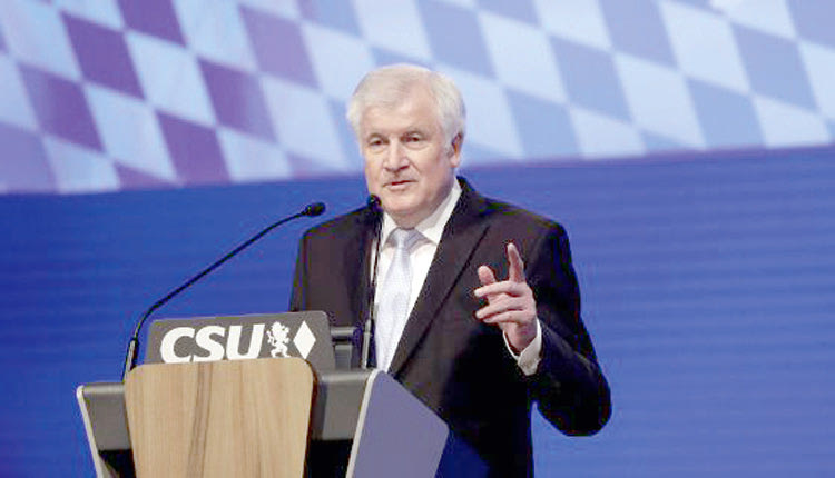 Ο επικεφαλής του CSU και υπουργός Εσωτερικών μιλούσε στην πόλη Ινγκοσταλτ ενόψει των εκλογών στη Βαυαρία
