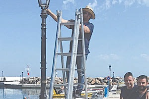 εργασίες αναβάθμισης και βελτίωσης των υποδομών στο λιμανάκι της Παντάνασσας με την αλλαγή όλων των λαμπτήρων φωτισμού, με νέους, τύπου LED.