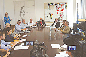 Την πρόταση του Ινστιτούτου Εκπαιδευτικής Πολιτικής για τις αλλαγές στα νέα Προγράμματα Σπουδών του μαθήματος της Ιστορίας παρέδωσε χθες στον υπουργό Παιδείας, Έρευνας και Θρησκευμάτων Κώστα Γαβρόγλου ο πρόεδρος του ΙΕΠ Γεράσιμος Κουζέλης