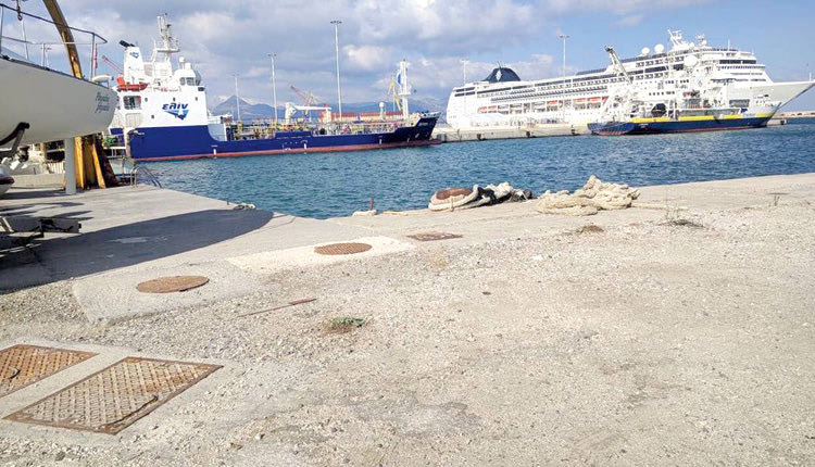 ΟΛΗ  και Κεντρικο Λιμεναρχείο στο Λιμάνι