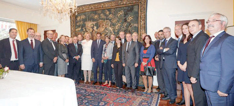 O πρόεδρος της Νέας Δημοκρατίας είχε πρόγευμα εργασίας με τους επικεφαλής των διπλωματικών αντιπροσωπειών των κρατών-μελών της Ε.Ε. στην κατοικία της πρέσβεως της Αυστρίας.