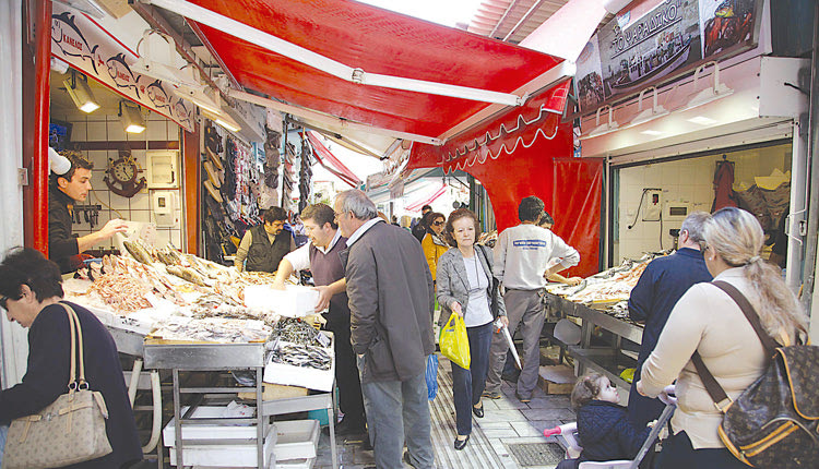 Παραμένει στην Καρτερού η ιχθυαγορά