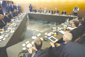 Η ΤΡΙΜΕΡΗΣ ΣΥΝΟΔΟΣ ΣΤΗΝ ΕΛΟΥΝΤΑ