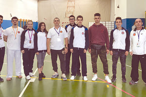 Οι αθλητές του “Σατόρι” με τους προπονητές τους