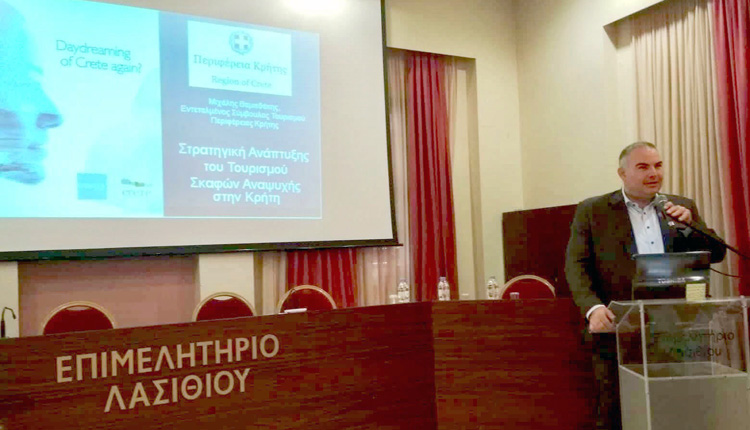 ομιλία του εντεταλμένου συμβουλου Τουρισμού της Περιφέρειας Κρήτης Μιχάλη Βαμιεδάκη κατά τη διάρκεια της ημερίδας για τον τουρισμό yachting που πραγματοποιήθηκε χθες στην αίθουσα του Επιμελητηρίου Λασιθίου.