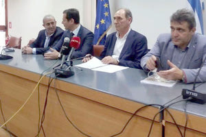 H συνέντευξη Τύπου που πραγματοποίησε ο υπουργός Γιώργος Σταθάκης, στο Επιμελητήριο Ηρακλείου, παρουσία του προέδρου και διευθύνοντος συμβούλου του ΑΔΜΗΕ, Μάνου Μανουσάκη.