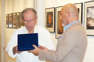 Η βράβευση του Μιχάλη Νικηφοράκη, επιτίμου προέδρου της Ε.Φ.Ε.Κ., από τον Όμιλο "UNESCO για την Κνωσό"