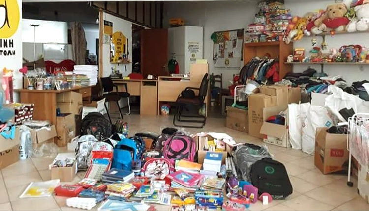  Σχολικά σε εκατοντάδες παιδιά μοίρασε η Κίτρινη Αποστολή. 