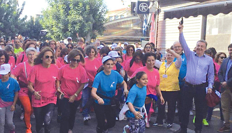 εκδήλωση - ευαισθητοποίησης και πρόληψης του καρκίνου του μαστού οργάνωσε ο Σύλλογος «ΕΥ ΖΩ» όπου 100δες γυναίκες έτρεξαν έξω από τη Λότζια προς τον λιμενοβραχίονα Ηρακλείο