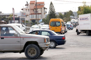 Ουρές αυτοκινήτων στο δρόμο προς Μαλάδες