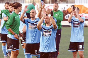 Οι παίκτες του ΠΟΑ χαιρετούν τον κόσμο τους και τον ευχαριστούν για τη συμπαράστασή του