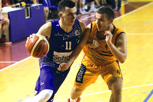 Ο Κίτσος-Καλυβιανάκης του «Ηράκλειο» σε φάση από το ματς με τον Ανδρογέα