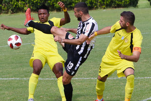 Ο Αραβίδης ανάμεσα σε Γιακούμπου και Μπάτζιο.