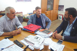 Κουκιαδάκης, Ροζάκης και Χαρωνίτης στη χθεσινή σύσκεψη για την ανέγερση του νέου Δικαστικού Μεγάρου στην παραλιακή λεωφόρο του Ηρακλείου