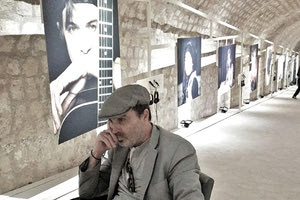 Στέλιος Βισκαδουράκης στη στοά Μακάσι