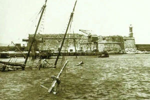 ΦΩΤΟ ΗΜΕΡΑΣ: Το λιμάνι στους βομβαρδισμούς 