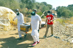 Τη σορό του 24χρονου πήραν ομοεθνείς του από το σημείο της δολοφονίας