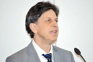 ο καθηγητής Μαιευτικής Γυναικολογίας Ιατρικής Σχολής Πανεπιστημίου Κρήτης κ. Αντώνης Μακρυγιαννάκης