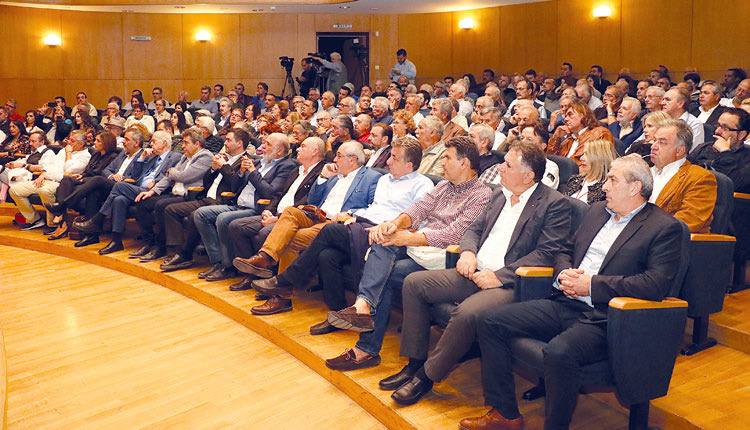 Κατάμεστη η αίθουσα του Επιμελητηρίου