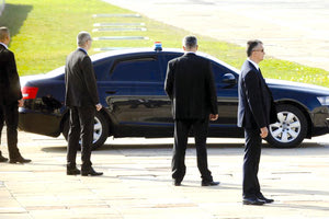 Αστυνομικοί που απασχολούνται σε φυλάξεις προσώπων και χώρων.