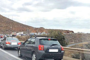 “Καραμπόλα”, λόγω της ολισθηρότητας του δρόμου από τη βροχή στο ύψος του Κακού Όρους