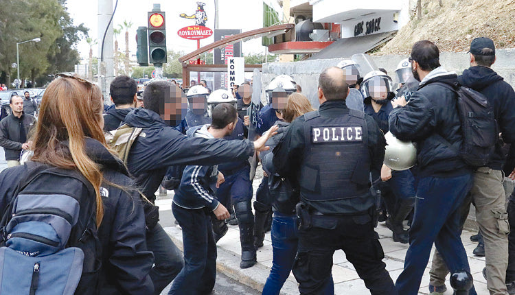 Ένταση και ξύλο για το... πάρκο!