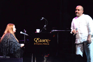 Η Λένα Πλάτωνος