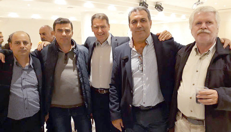 ο Γιάννης Σέγκος και τα μέλη της Σύμπραξης Ενεργών Πολιτών του Δήμου Χερσονησου