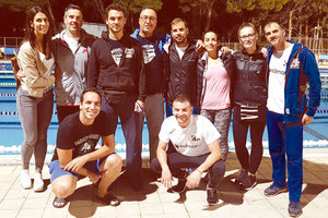 Η κολυμβητική ομάδα των βετεράνων του Ηρακλείου που διακρίθηκε στην Κύπρο