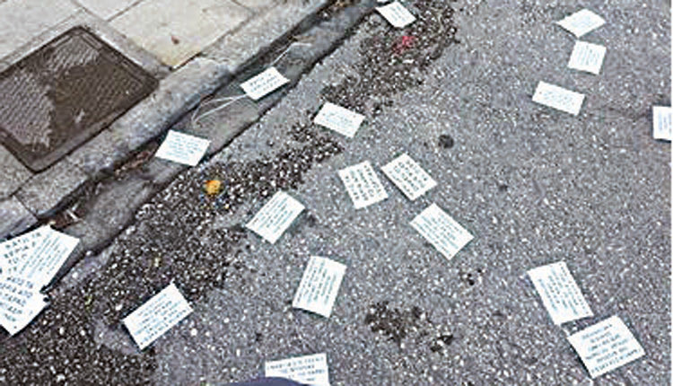 έξω από το γραφείο του εργολάβου πετάχτηκαν και φέιγ βολάν που έγραφαν: “Ενάντια στα σχέδια της ντόπιας εξουσίας, το πάρκο δεν θα γίνει πλατεία Ελευθερίας”.