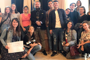 Νέοι από διάφορες χώρες οι οποίοι μετέχουν στα προγράμματα Erasmus+ βρέθηκαν χθες στη Λότζια