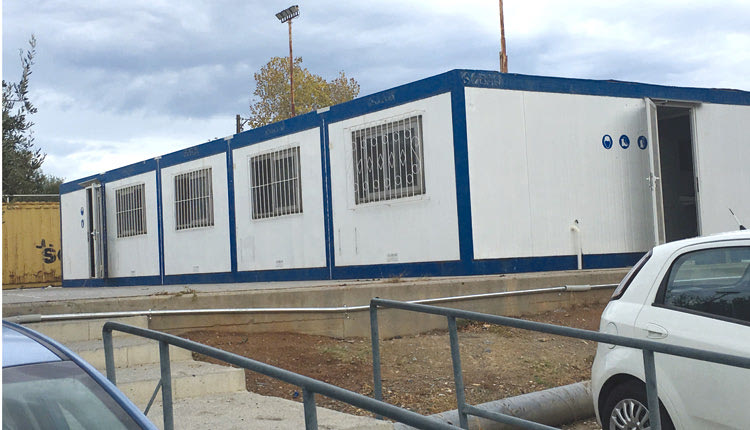 τα κοντέινερ που έστειλε η Δούρου μετά την πυρκαγιά στις εγκαταστάσεις του Πανεπιστημίου, όπου φιλοξενούνταν και υπηρεσίες του νοσοκομείου, στήθηκαν κιόλας. 