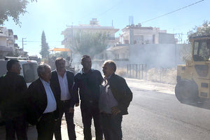 Στις εργασίες ασφαλτόστρωσης της οδού Θριάμβου βρέθηκε προχθές  ο δήμαρχος Μαλεβιζίου Κώστας Μαμουλάκης