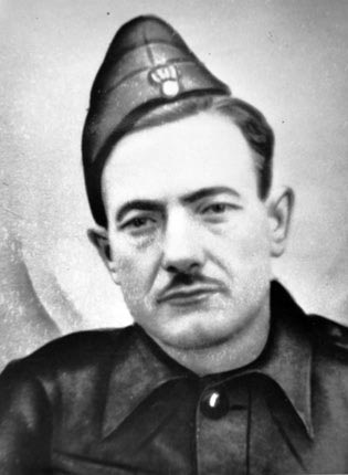 Ο Νικόλαος Γεωργίου Σηφάκης, αδελφός της δασκάλας Μαρίας Σηφάκη από τον Άγιο Μύρωνα. 