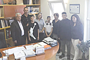 Οι μαθητές βρήκαν πορτοφόλι και το παρέδωσαν