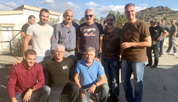 Τη ρακή του έβγαλε στο Κυπαρίσσι ο προπονητής στίβου της Αθλητικής Ακαδημίας Στίβου Ηρακλείου, κ. Μαυράκης