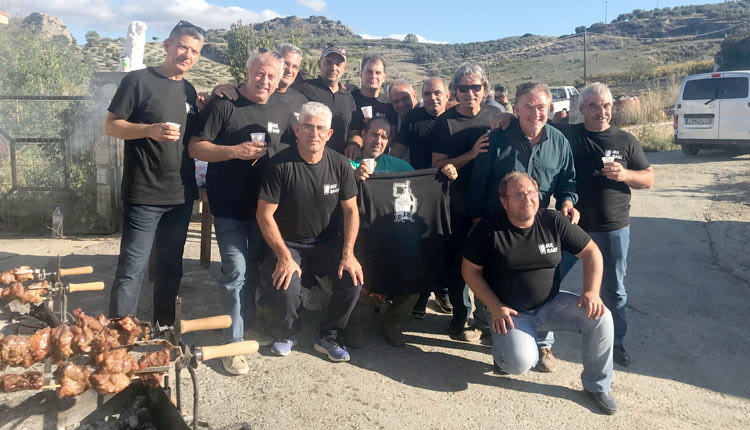 Τη ρακή του έβγαλε στο Κυπαρίσσι ο προπονητής στίβου της Αθλητικής Ακαδημίας Στίβου Ηρακλείου, κ. Μαυράκης