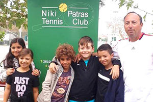 Ο προπονητής του “Ηράκλειο” κ. Μελισσουργάκης με τους αθλητές Ζαβουριανό, Τσαπάκη, Αμανάκη, Ζαχαράκη και Μαχλή που αγωνίστηκαν στην Πάτρα