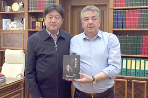 Σύσκεψη εργασίας με κινεζική αντιπροσωπεία από την επαρχία  του Hainan είχε ο περιφερειάρχης Σταύρος Αρναουτάκης.