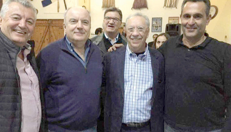 το καζάνι που οργανώνει ο Μιχάλης Σάλλας για τους φίλους του. Κι έγινε το βράδυ του περασμένου Σαββάτου στο Καστέλλι, στο καζάνι του αντιδημάρχου Μινώα Κ. Βιδάκη.