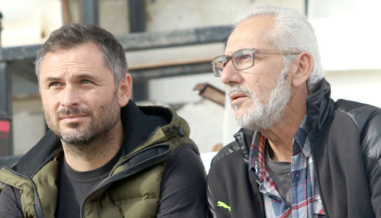 Στο γήπεδο ήταν ακόμα και ο Μύρωνας Σηφάκης, ο οποίος έχει περάσει στο παρελθόν από τον πάγκο της Νίκης Βόλου, αλλά και ο Μάνος Παπαδάκης…