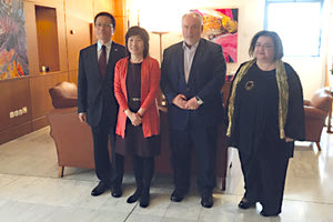 Ο αναπληρωτής υπουργός Έρευνας και Καινοτομίας, Κώστας Φωτάκης, και η νέα πρέσβης της Λαϊκής Δημοκρατίας της Κίνας στην Ελλάδα, Zhang Qiyue, συναντήθηκαν στο Υπουργείο