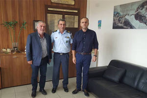 Συνάντηση με τον ταξίαρχο