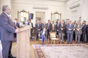 Προανήγγειλε επέκταση της αιγιαλίτιδας ζώνης – Οι αντιδράσεις