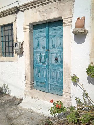 Στο χωριό τον αναζητούν ασθενείς από πολλές χώρες και φυσικά από όλη την Κρήτη 